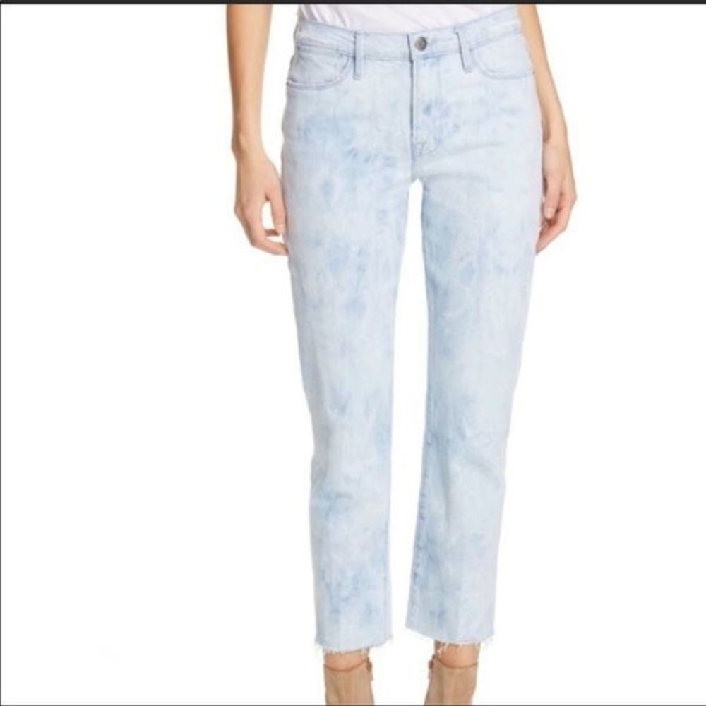 Frame Denim le high straight jeans size 32 raw  hem and light acid wash.